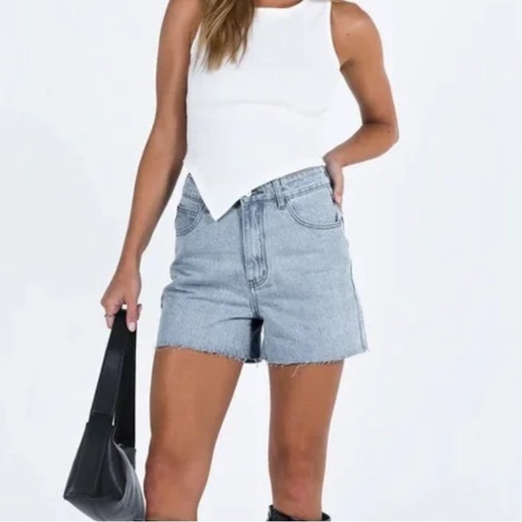 Princess Polly Pants - Princess Polly Laurena Denim Shorts. High Rise. Light Wash. Size 2. NWT.